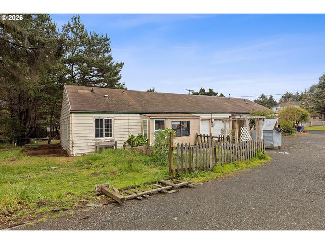 1035 Sw 15TH St, Lincoln City, OR 97367