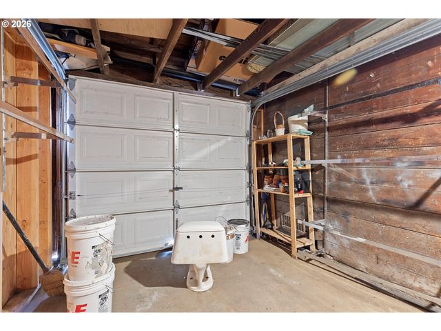 1035 Sw 15TH St, Lincoln City, OR 97367