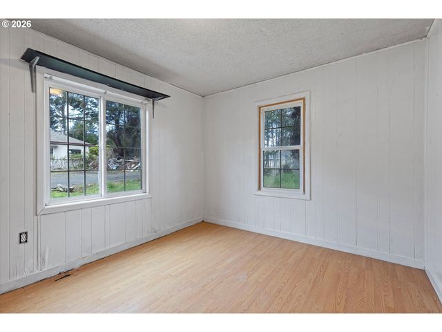 1035 Sw 15TH St, Lincoln City, OR 97367