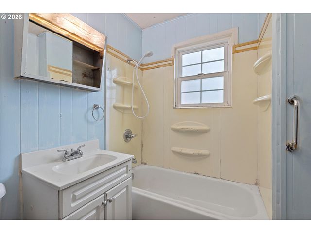 1035 Sw 15TH St, Lincoln City, OR 97367