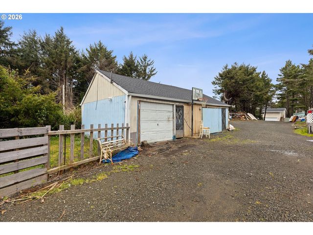 1035 Sw 15TH St, Lincoln City, OR 97367