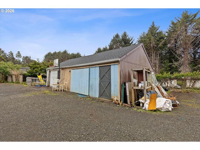 1035 Sw 15TH St, Lincoln City, OR 97367
