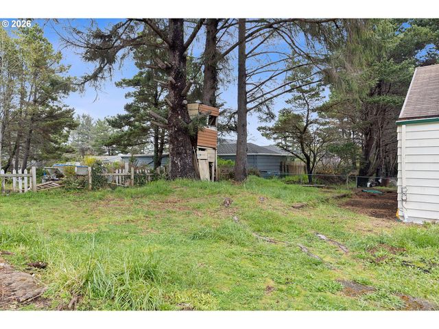 1035 Sw 15TH St, Lincoln City, OR 97367