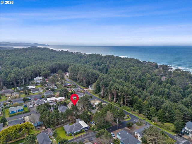 1035 Sw 15TH St, Lincoln City, OR 97367