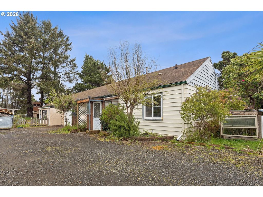 1035 Sw 15TH St, Lincoln City, OR 97367