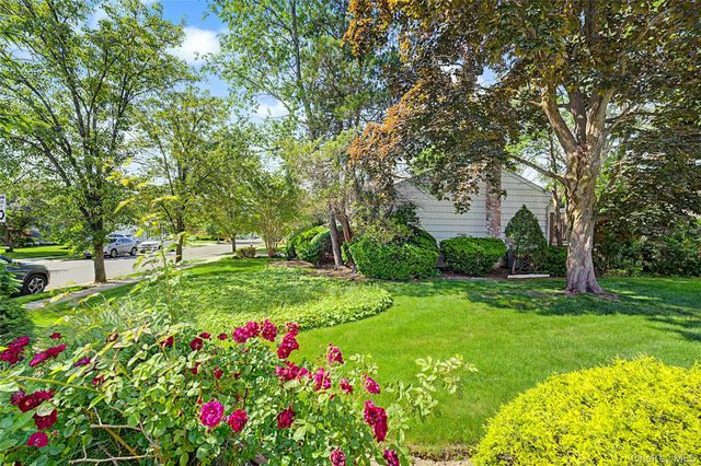 105 Serpentine Lane, Searingtown, NY 11507