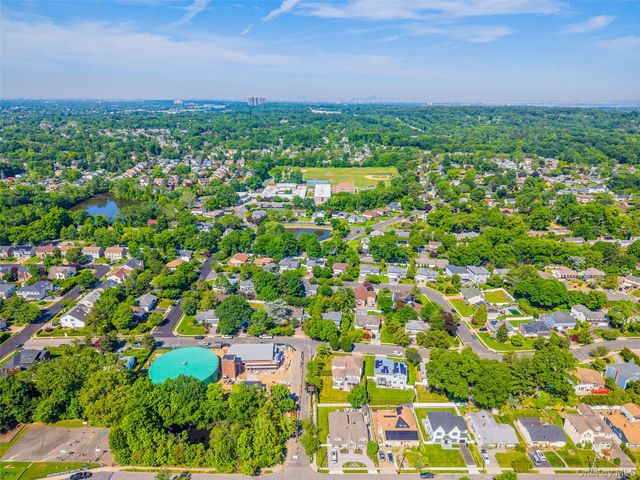 105 Serpentine Lane, Searingtown, NY 11507