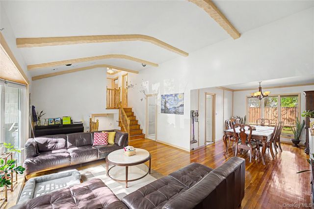 105 Serpentine Lane, Searingtown, NY 11507