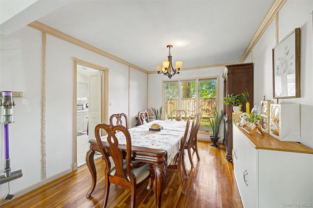 105 Serpentine Lane, Searingtown, NY 11507