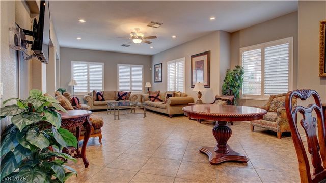 10180 Delray Beach Avenue 102, Las Vegas, NV 89129