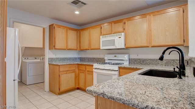 10180 Delray Beach Avenue 102, Las Vegas, NV 89129