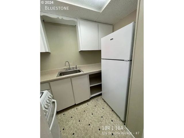 824 Se 30TH Ave, Portland, OR 97214