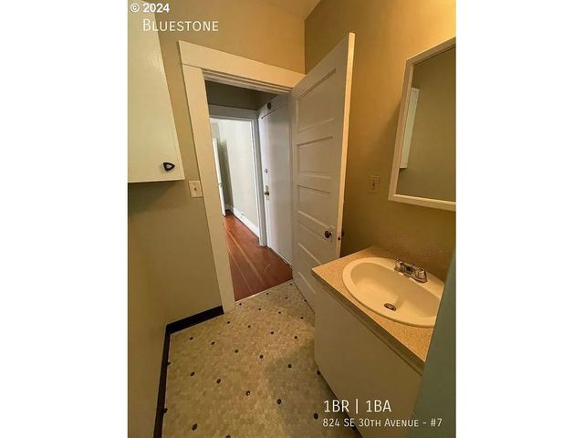 824 Se 30TH Ave, Portland, OR 97214