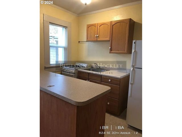 824 Se 30TH Ave, Portland, OR 97214