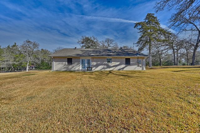 319 Shady Acres Lane, Brenham, TX 77833