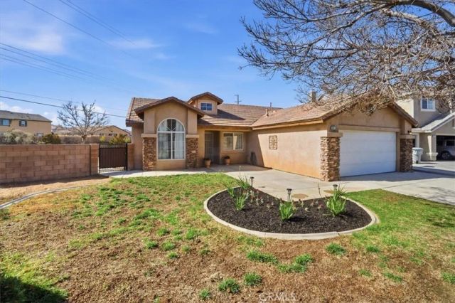 8910 Glenwood, Hesperia, CA 92344