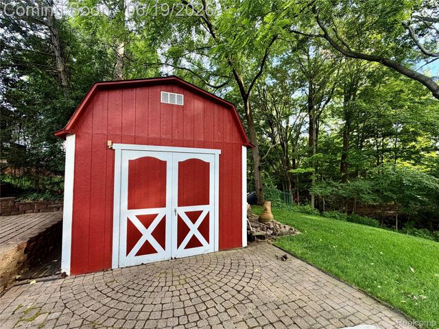 17307 Francavilla Drive, Livonia, MI 48152