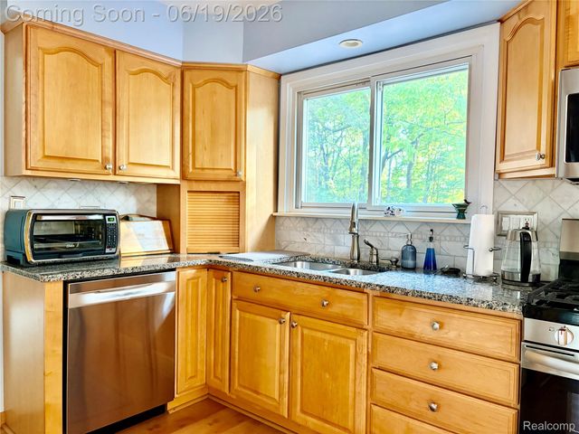 17307 Francavilla Drive, Livonia, MI 48152