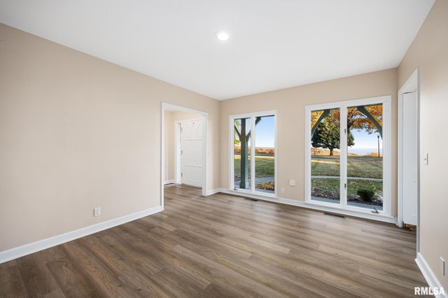 4755 N GRANDVIEW Drive, Peoria Heights, IL 61616