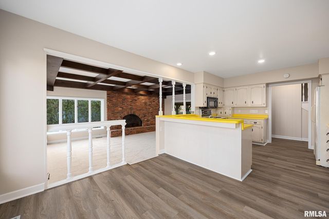 4755 N GRANDVIEW Drive, Peoria Heights, IL 61616