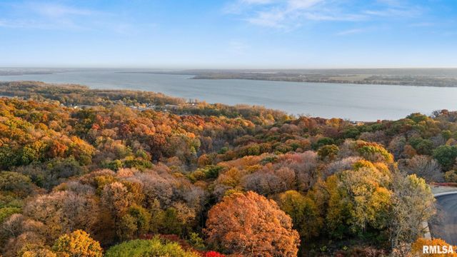 4755 N GRANDVIEW Drive, Peoria Heights, IL 61616