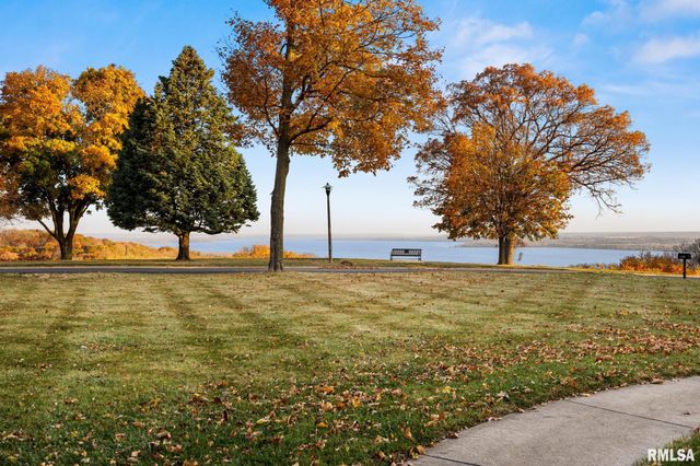 4755 N GRANDVIEW Drive, Peoria Heights, IL 61616