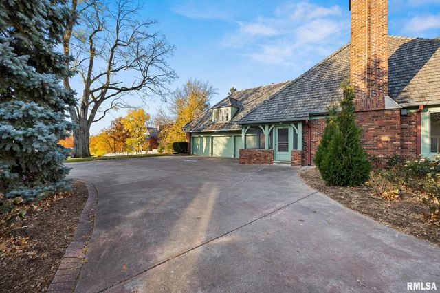 4755 N GRANDVIEW Drive, Peoria Heights, IL 61616