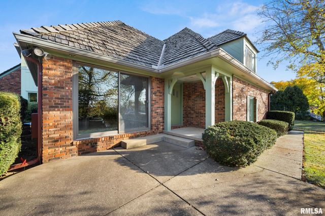 4755 N GRANDVIEW Drive, Peoria Heights, IL 61616