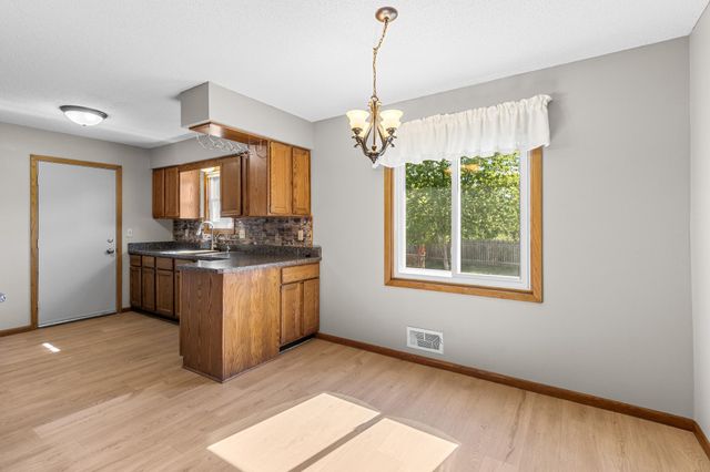 1722 Nokia Way, Eagan, MN 55122