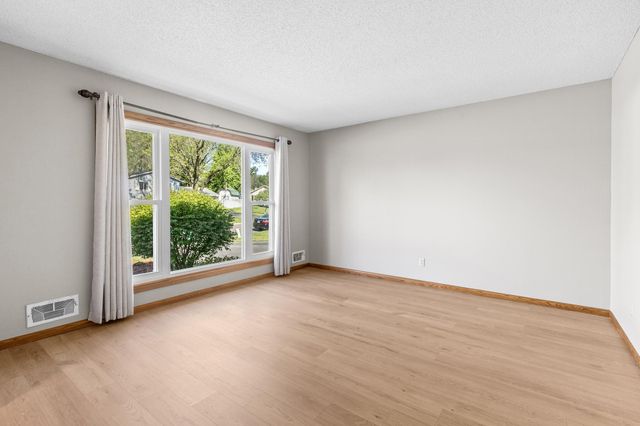 1722 Nokia Way, Eagan, MN 55122