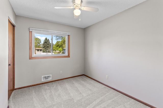 1722 Nokia Way, Eagan, MN 55122