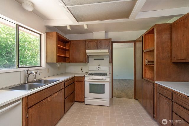 537 Herrick Road, Port Angeles, WA 98363