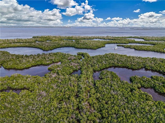 3901 Crestwell CT, St James City, FL 33956