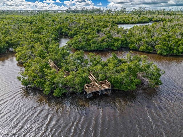 3901 Crestwell CT, St James City, FL 33956