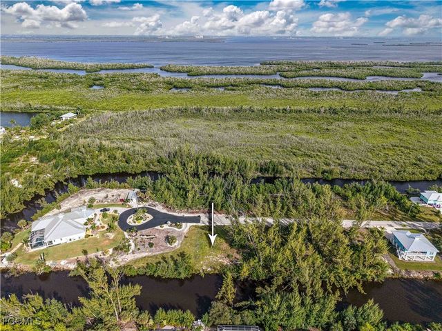 3901 Crestwell CT, St James City, FL 33956