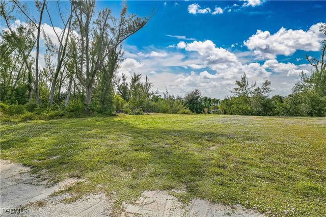 3901 Crestwell CT, St James City, FL 33956