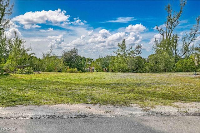 3901 Crestwell CT, St James City, FL 33956