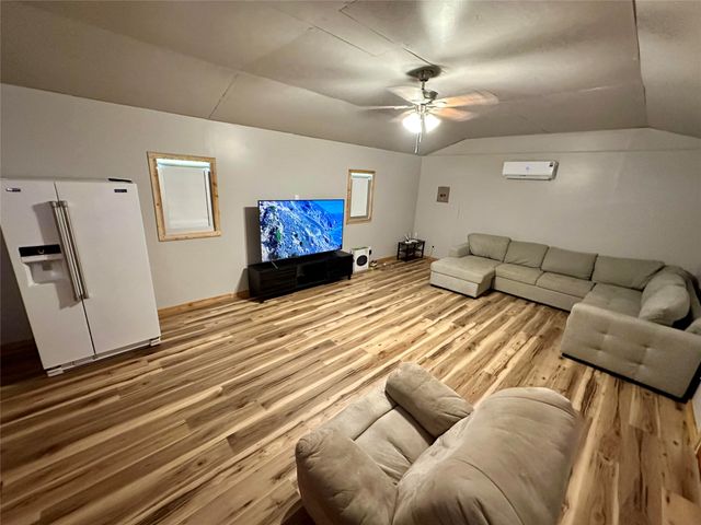 900 W Avenue F, Midlothian, TX 76065