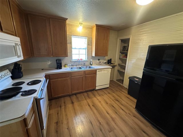 900 W Avenue F, Midlothian, TX 76065