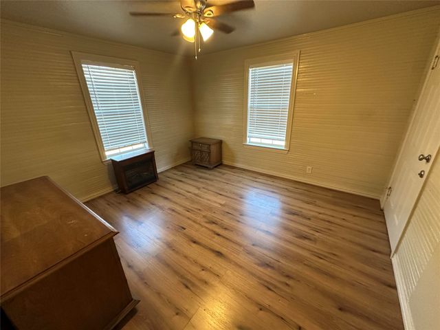 900 W Avenue F, Midlothian, TX 76065