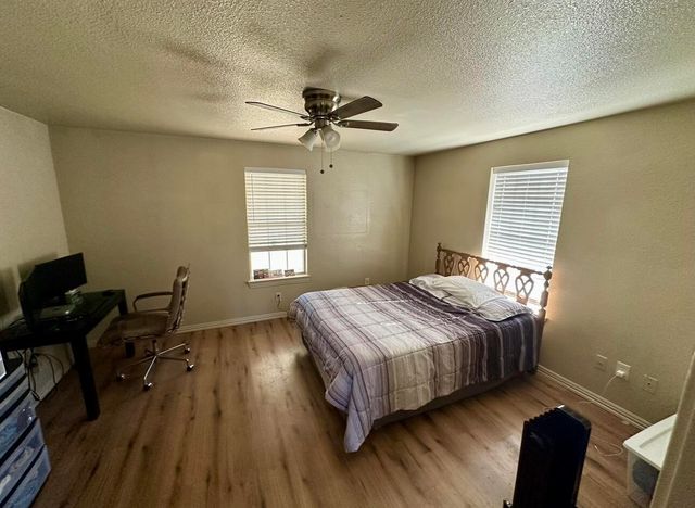 900 W Avenue F, Midlothian, TX 76065