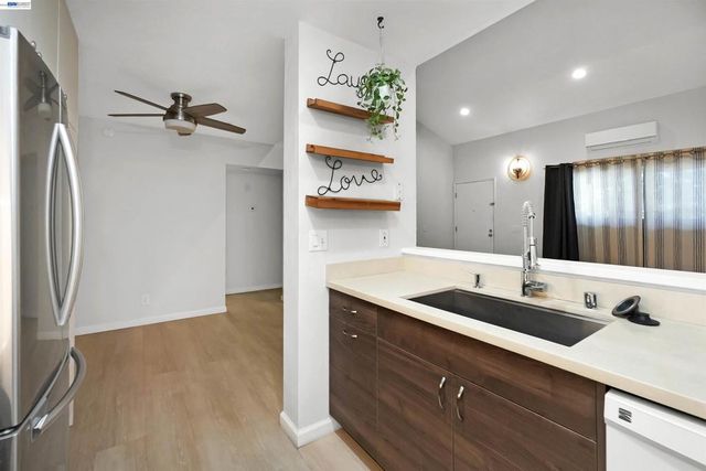 37168 Meadowbrook Cmn 304, Fremont, CA 94536