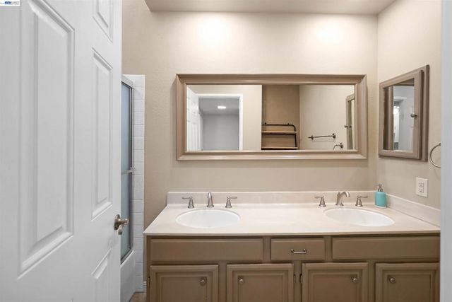 37168 Meadowbrook Cmn 304, Fremont, CA 94536