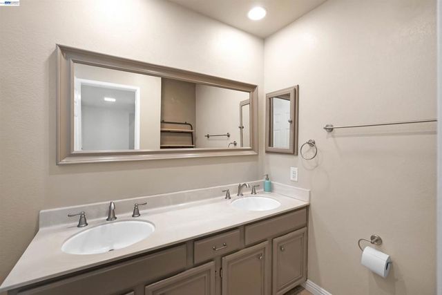 37168 Meadowbrook Cmn 304, Fremont, CA 94536