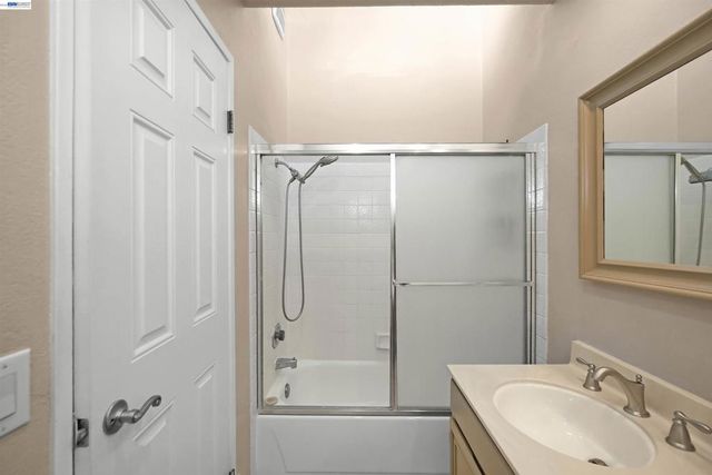 37168 Meadowbrook Cmn 304, Fremont, CA 94536