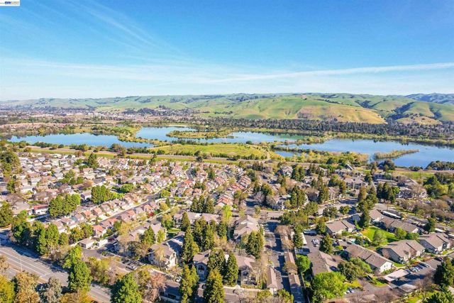 37168 Meadowbrook Cmn 304, Fremont, CA 94536