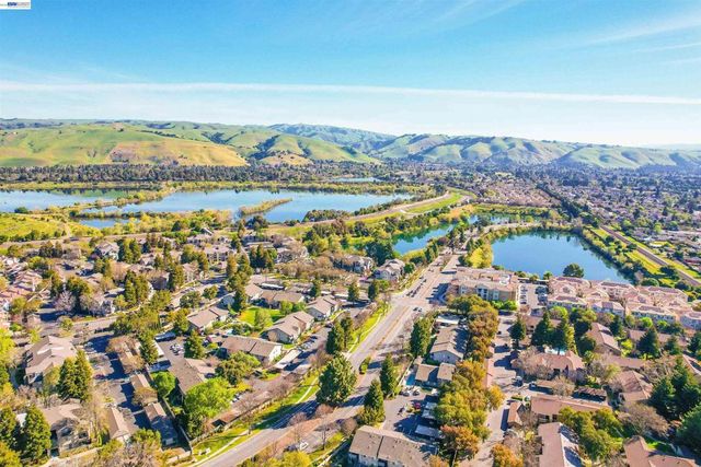 37168 Meadowbrook Cmn 304, Fremont, CA 94536