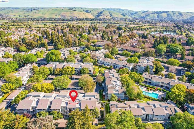 37168 Meadowbrook Cmn 304, Fremont, CA 94536