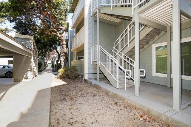 37168 Meadowbrook Cmn 304, Fremont, CA 94536