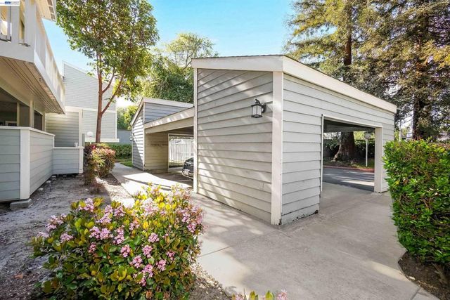 37168 Meadowbrook Cmn 304, Fremont, CA 94536